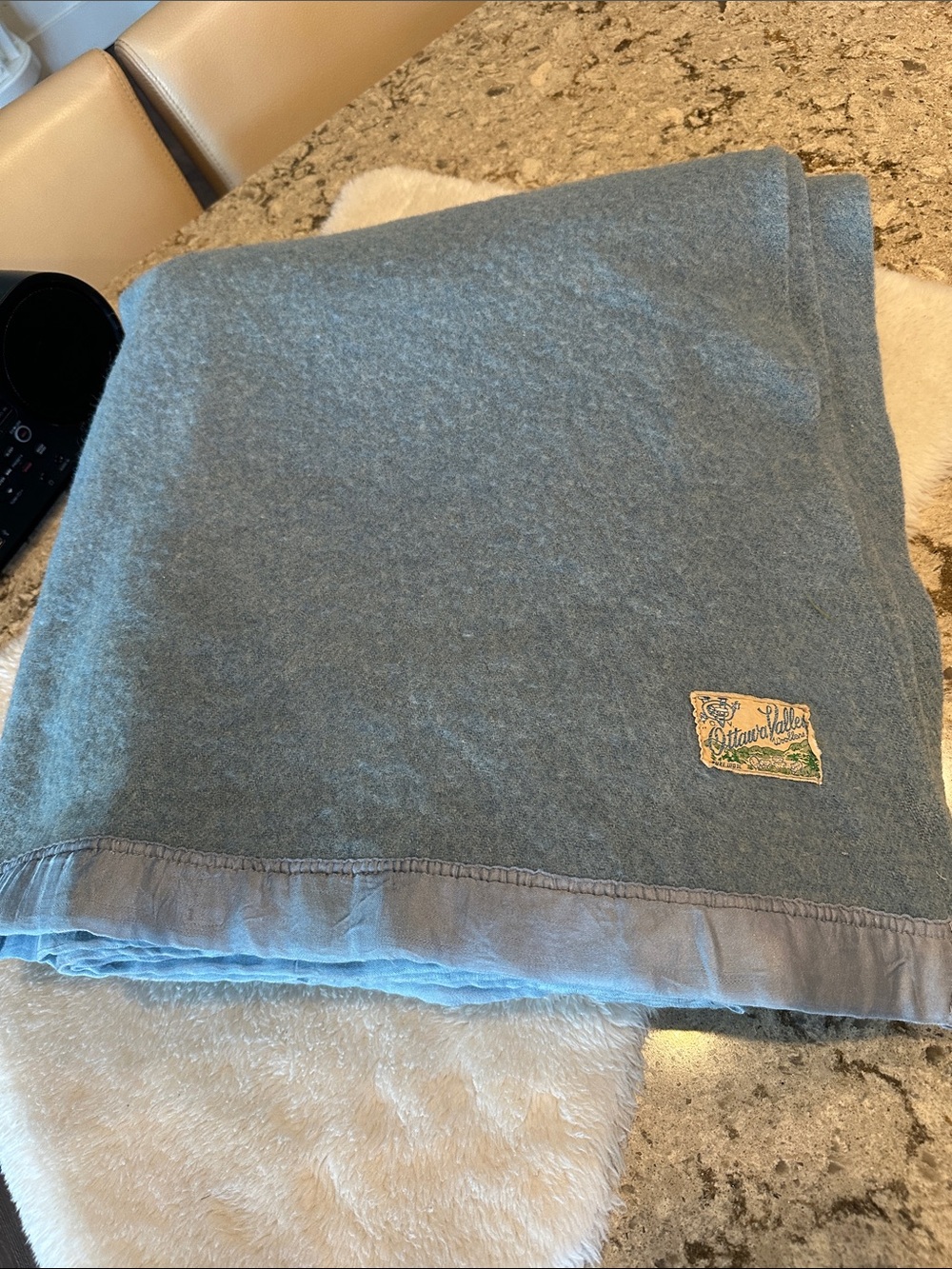 Ottawa valley vintage wool blanket (like new)